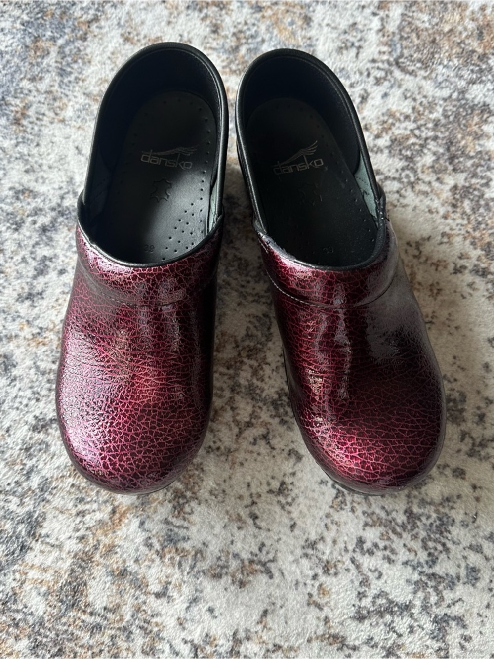 EUC Dansko Women's Dark Red Crackle Design Professional Clogs Size 39